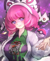  1girl bow breasts collared_shirt commentary_request drill_hair drill_sidelocks eyeshadow flipped_hair fur_jacket gloves hair_bow hairband hatano_kiyoshi jacket klara_(pokemon) large_breasts makeup mole mole_under_mouth pink_eyeshadow pink_hair pink_lips poke_ball poke_ball_(basic) pokemon pokemon_swsh print_shirt shirt short_hair sidelocks single_glove smile solo two-tone_shirt violet_eyes white_bow white_hairband 