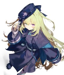  1girl absurdres belt black_coat black_hat blonde_hair blush boots bow clock closed_mouth coat from_above gloves green_eyes hat highres issun_boushi_(taku37taku) long_hair looking_at_viewer mementovanitas multicolored_eyes plague_doctor_mask riot_music short_twintails simple_background smile solo twintails violet_eyes virtual_youtuber white_background 
