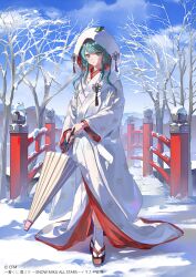  1girl aqua_eyes aqua_hair blush bridge commentary_request full_body hair_bun hair_ornament hatsune_miku highres holding holding_umbrella japanese_clothes kimono leaf leaf_on_head long_hair long_sleeves looking_at_viewer lunar_(lunar_815) official_alternate_costume official_alternate_hairstyle oil-paper_umbrella parted_lips sandals scenery shiromuku smile snow_on_tree snowflake_print snowflakes socks solo standing tree twintails uchikake umbrella vocaloid wataboushi white_kimono white_socks wide_sleeves winter wooden_bridge yuki_miku yuki_miku_(2013) 