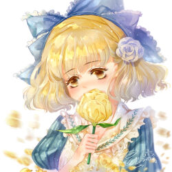  1girl absurdres blonde_hair blue_bow blue_flower blue_rose blue_sleeves blunt_bangs blunt_ends blush bow brown_eyes center_frills chinese_commentary colored_eyelashes commentary_request covered_mouth dated dot_nose expressionless flower flower_to_mouth frilled_bow frilled_sailor_collar frills hair_bow hair_flower hair_ornament head_tilt highres large_bow light_particles looking_at_viewer miracle_nikki muriel_miaoke nikki_(series) painttool_sai_(medium) petals puffy_short_sleeves puffy_sleeves rose sailor_collar shirt short_hair short_sleeves signature simple_background solo stylist_(nikki) tareme upper_body vertical-striped_sleeves wavy_hair white_background white_sailor_collar white_shirt yellow_flower 