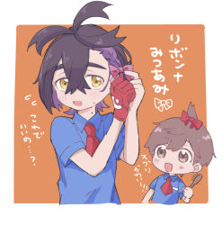  2boys black_hair blue_shirt blush bow braid brown_eyes brown_hair collared_shirt commentary_request crossed_bangs florian_(pokemon) flying_sweatdrops hair_between_eyes hair_brush holding kieran_(pokemon) male_focus mole mole_on_neck multiple_boys open_mouth pink_bow pokemon pokemon_sv red_bow shirt short_sleeves side_braid simple_background sweat tet0325 translation_request upper_body yellow_eyes 