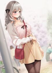  1girl arm_at_side bag between_breasts black_bow blurry blurry_background blush bow breasts brown_pantyhose brown_skirt cardigan choppy_bangs closed_mouth commentary_request cowboy_shot day depth_of_field dutch_angle grey_eyes grey_hair hair_bow handbag long_hair minato_ojitan miniskirt open_cardigan open_clothes original outdoors pantyhose pink_shirt raised_inner_eyebrows shirt shirt_bow shirt_tucked_in skirt sleeveless sleeveless_shirt solo spaghetti_strap standing wavy_hair white_cardigan 