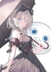 1girl bandaid bandaid_on_hand belt black_arm_garter black_belt black_bow black_hairband black_survival blue_eyes bow braid breasts brown_dress brown_umbrella colored_eyelashes cowboy_shot dress earrings eternal_return:_black_survival eyepatch from_side grey_hair hairband highres holding holding_umbrella jewelry korean_commentary looking_at_viewer medical_eyepatch medium_hair sacabambaspis simple_background sissela_kyle small_breasts solo stud_earrings syul_(se_1s3v) turning_head umbrella white_background white_eyelashes 
