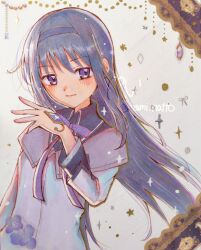  1girl akemi_homura akemi_homura_(magical_girl) black_collar black_hair black_hairband blush closed_mouth collar commentary_request dress floating_hair hairband high_collar highres kizami_natto long_hair long_sleeves looking_at_viewer mahou_shoujo_madoka_magica solo soul_gem sparkle upper_body violet_eyes white_dress 