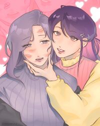  2girls absurdres commentary hand_on_another's_face heart highres jacket lipstick lipstick_mark lipstick_mark_on_face long_hair looking_at_viewer love_curse:_find_your_soulmate makeup mole mole_under_eye multiple_girls parted_lips pink_eyes pink_sweater purple_hair purple_sweater selene_yan shnnamons smeared_lipstick smile sweater untranslatable_commentary victoria_qi violet_eyes yellow_jacket yuri 