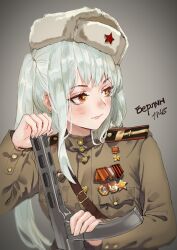  1945 1girl army brown_shirt buttons closed_mouth commentary_request fur_hat grey_background gun hat hat_ornament holding holding_gun holding_weapon indie_virtual_youtuber insignia lips long_hair long_sleeves looking_to_the_side medal military military_hat military_rank_insignia military_uniform multicolored_eyes nanaha_redstar one_side_up orange_eyes order_of_lenin order_of_the_red_banner photo-referenced ppsh-41 red_star revision ribbon_of_saint_george russian_text shirt shoulder_boards smile soldier soviet soviet_army star_(symbol) star_hat_ornament submachine_gun translated tuziki_sang ushanka virtual_youtuber weapon white_hair white_hat yellow_eyes 