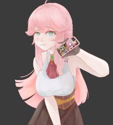 1girl aivy_lovencraft cellphone fanart green_eyes highres indie_virtual_youtuber keptnis long_hair looking_at_viewer phone pink_hair simple_background smartphone smile spanish_commentary virtual_youtuber vtuber vtuberfanart
