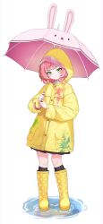  1girl absurdres animal_ears black_skirt boots bow coat commentary_request elppi fake_animal_ears full_body green_eyes grin hanako_nana highres holding holding_umbrella korean_commentary long_sleeves medium_hair miniskirt multicolored_hair paint_on_clothes paint_splatter pink_hair pink_umbrella pleated_skirt polka_dot polka_dot_boots puddle rabbit_ears raincoat rubber_boots simple_background skirt smile solo standing stellive streaked_hair umbrella virtual_youtuber water white_background wispy_bangs yellow_bow yellow_coat 