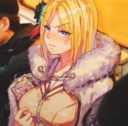  1girl :3 ahoge anger_vein angry animalization black_flower blonde_hair blush breasts cat commentary eyelashes eyes_visible_through_hair flower frown grey_cat hair_flower hair_ornament heaven_burns_red highres large_breasts looking_at_viewer medium_hair minase_ichigo minase_sumomo nose open_mouth parted_bangs parted_lips peeking_out photo_background sail_678 smile solo untranslatable_commentary upper_body v-shaped_eyebrows violet_eyes 