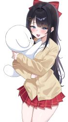  1girl absurdres animal_hug black_hair blue_eyes blush bow cardigan collared_shirt commentary_request cowboy_shot creature d_anch0 haedungi_(shirayuki_hina) hair_bow hair_intakes hair_ornament heart heart_hair_ornament highres korean_commentary long_hair long_sleeves miniskirt open_mouth pleated_skirt red_bow red_skirt shirayuki_hina shirt simple_background skirt smile solo standing stellive straight_hair triangle_mouth virtual_youtuber white_background white_shirt yellow_cardigan 