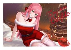 1girl absurdres aivy_lovencraft christmas christmas_tree esteban_(estebaneishon) fanart green_eyes highres indie_virtual_youtuber long_hair looking_at_viewer pink_hair smile solo virtual_youtuber vtuber vtuberfanart
