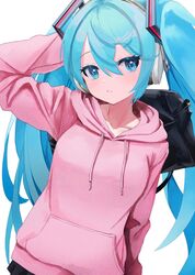  1girl :/ aqua_eyes aqua_hair arm_behind_head arm_up bag black_bag black_skirt blush collarbone cowboy_shot expressionless hair_between_eyes hatsune_miku headphones highres holding holding_bag hood hoodie looking_to_the_side pink_hoodie skirt solo takepon1123 twintails vocaloid white_background 