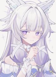  1girl alternate_eye_color alternate_hair_color arm_ribbon bare_shoulders bow colored_eyelashes columbina_(genshin_impact) commentary_request dress genshin_impact gradient_hair hair_ornament hair_ribbon highres looking_to_the_side multicolored_hair purple_hair ribbon silver_trim smile solo sparkle two-tone_hair violet_eyes watari_0208 white_background white_bow white_dress white_hair white_ribbon wing_hair_ornament 
