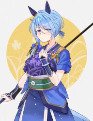  1girl alternate_costume animal_ears armor blue_eyes blue_hair blue_kimono blush breasts closed_mouth commentary_request cosplay ear_covers grass_wonder_(honor_of_the_blue_flame)_(umamusume) grass_wonder_(umamusume) grass_wonder_(umamusume)_(cosplay) green_sash hair_between_eyes highres holding holding_polearm holding_weapon horse_ears horse_girl horse_tail japanese_armor japanese_clothes k.s.miracle_(umamusume) kimono looking_at_viewer naginata polearm saramiao-chan sash short_hair solo tail umamusume weapon 