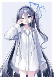  1girl ;o alternate_costume aris_(blue_archive) black_hair black_hairband blue_archive blue_eyes blue_halo blush chosunbe collarbone collared_shirt commentary cowboy_shot hair_between_eyes hairband halo hand_on_own_face hand_up highres long_hair long_hair_between_eyes long_sleeves looking_at_viewer one_eye_closed one_side_up open_mouth oversized_clothes oversized_shirt rectangular_halo shirt simple_background single_sleeve_past_fingers sleepy solo squeans untranslatable_commentary very_long_hair white_shirt yawning 