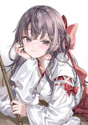  1girl absurdres black_hair bow commentary_request grin hand_on_own_cheek hand_on_own_face highres kosode long_hair looking_at_viewer momoko_(momopoco) official_artist_extra red_bow simple_background smile suou_yuki tokidoki_bosotto_roshia-go_de_dereru_tonari_no_alya-san upper_body violet_eyes white_background white_kosode 