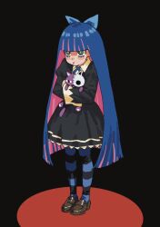  1girl black_background blunt_bangs bow colored_inner_hair commentary_request full_body h4sh1rnoto hair_bow highres holding holding_stuffed_toy hugging_object lolita_fashion long_hair looking_to_the_side multicolored_hair panty_&amp;_stocking_with_garterbelt pink_hair red_circle shoes stocking_(psg) striped_clothes striped_leggings striped_thighhighs stuffed_animal stuffed_cat stuffed_toy thigh-highs translation_request two-tone_hair very_long_hair 