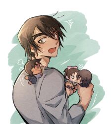  1girl 2boys anger_vein border bow brown_hair character_doll doll forked_eyebrows fukushiro_hijiri green_background green_eyes grey_eyes grey_shirt hair_between_eyes hair_bow hattori_heiji holding holding_doll light_blush meitantei_conan multiple_boys open_mouth pink_bow sayaendou0426 shinai shirt short_hair sweatdrop swinging_weapon sword tooyama_kazuha weapon white_border 