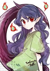 1girl closed_mouth clothes_writing commentary green_shirt highres horns lizard_tail long_hair looking_at_viewer pointy_ears purple_hair purple_horns purple_tail red_eyes shirt short_sleeves simple_background single_horn solo tail tama_(hiroshige_36) tenkajin_chiyari touhou very_long_tail watermark white_background 