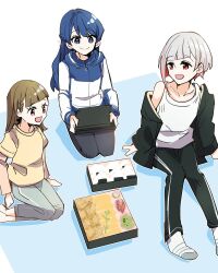  3girls :d bento black_jacket black_pants blue_background blue_eyes blue_hair blue_jacket braid brown_hair center-flap_bangs chicken_(food) closed_mouth colored_inner_hair commentary_request dollchestra food fried_chicken grey_hair grey_pants highres holding_lid jacket kachimachi_kosuzu kanduki_kamibukuro link!_like!_love_live! long_sleeves love_live! multicolored_hair multiple_girls murano_sayaka onigiri open_clothes open_jacket open_mouth pants pink_eyes red_eyes red_hair shadow shirt side_braids single_off_shoulder sitting smile socks t-shirt tank_top track_pants virtual_youtuber white_socks white_tank_top yellow_shirt yugiri_tsuzuri 