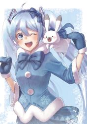  1girl ahoge aqua_hair blue_bow blue_eyes blue_gloves blue_scarf boots bow coat commentary_request eighth_note fur-trimmed_boots fur-trimmed_coat fur-trimmed_sleeves fur_trim gem_hair_ornament gloves hair_between_eyes hair_bow hair_ornament hatsune_miku highres jewelry long_hair looking_at_another looking_at_viewer mame_shina musical_note official_alternate_costume one_eye_closed open_mouth scarf smile snowflakes solo teeth upper_body upper_teeth_only very_long_hair vocaloid yuki_miku yuki_miku_(2012) 