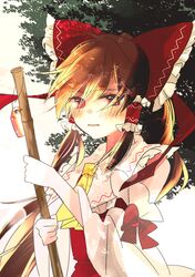  1girl ascot blush bow broom brown_hair closed_mouth commentary_request detached_sleeves frilled_bow frilled_hair_tubes frills hair_bow hair_tubes hakurei_reimu highres holding holding_broom long_hair looking_at_viewer red_bow red_eyes solo touhou very_long_hair yellow_ascot yin_yang yonu_(yonurime) 