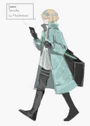 1boy absurdres arrow_(symbol) black_boots black_gloves blonde_hair boots coat devyat'_association_north_uniform from_side gloves goggles goggles_on_head green_coat highres holding holding_tablet_pc jacket_under_coat limbus_company male_focus munh422 open_clothes open_coat overcoat project_moon short_hair sinclair_(project_moon) speech_bubble sweatdrop tablet_pc walking white_background 
