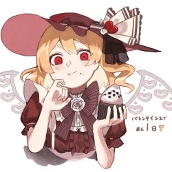  1girl alternate_costume alternate_wings blonde_hair bow bowtie brown_bow brown_bowtie brown_hat brown_shirt cake cake_slice closed_mouth commentary_request countdown cupcake eating flandre_scarlet flower food food_on_body food_on_breasts hat holding holding_food imkooooww looking_at_viewer neck_flower one_side_up puffy_short_sleeves puffy_sleeves red_eyes rose shirt short_sleeves solo touhou translation_request upper_body valentine white_flower white_rose wings 