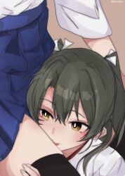  2girls black_thighhighs blue_hakama brown_background green_hair hakama hakama_skirt highres japanese_clothes kaga_(kancolle) kantai_collection kimono licking long_hair miron_(mirona33) multiple_girls skirt thigh-highs thigh_focus tongue tongue_out twintails twitter_username upper_body white_kimono yuri zuikaku_(kancolle) 