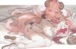  1girl ahoge chinese_commentary commentary_request commission covered_navel crown curled_horns curly_hair frilled_thigh_strap fur-trimmed_shoes head_on_hand highres holding holding_stuffed_toy horns long_hair looking_at_another lying on_bed on_side original pink_hair puffy_sleeves romper sheep_girl sheep_horns sheep_tail shuishi_tidu solo staff stuffed_toy tail thigh_strap violet_eyes white_romper 