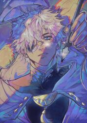  1boy artist_name blue_eyes cape dark-skinned_male dark_skin eyepatch hair_over_one_eye highres holding holding_paintbrush holding_pen hood looking_at_viewer male_focus nib_pen_(object) one_eye_covered paintbrush parted_lips pen qifrey_(tongari_boushi_no_atelier) short_hair signature solo sybbatra tongari_boushi_no_atelier upper_body white_hair 