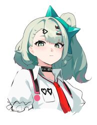  1girl absurdres bag bandaid bandaid_hair_ornament blue_eyes blush closed_eyes commentary green_eyes green_hair hair_ornament heart hi_move highres looking_at_viewer multiple_hair_clips necktie pink_bag red_necktie shirt simple_background solo sunna_(zenless_zone_zero) untranslatable_commentary white_background white_shirt zenless_zone_zero 