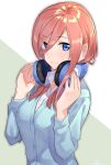  1girl blue_cardigan blue_eyes breasts cardigan closed_mouth collared_shirt go-toubun_no_hanayome headphones headphones_around_neck highres long_sleeves looking_at_viewer nakano_miku pink_hair shirt sho_bu_1116 signature simple_background solo two-tone_background upper_body white_shirt 