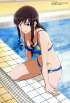  amagami bikini black_hair blue_eyes highres megami morishima_haruka official_art pool poolside shimizu_yuusuke solo swimsuit wet 