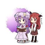  2girls bat_wings blush book chair chibi cloak hat head_wings kneehighs koakuma long_hair multiple_girls no_nose patchouli_knowledge purple_hair reading red_hair redhead sitting socks touhou transparent_background wings yamabuki_(yusuraume) 