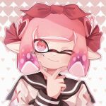  1girl bow gradient_hair hair_ornament hand_on_own_chin heart heart_hair_ornament inkling inkling_girl looking_at_viewer multicolored_hair one_eye_closed pink_background pink_eyes pink_hair pointy_ears red_bow school_uniform serafuku short_hair smile solo splatoon_(series) two-tone_background upper_body white_background yn_uo0 