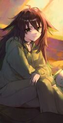  1girl absurdres ahoge bajiru_(vtuber) black_hair choker commentary green_hair green_hoodie green_pants hair_between_eyes highres hood hoodie indie_virtual_youtuber long_hair looking_at_viewer mn374390 multicolored_hair pants sitting smile sweatpants two-tone_hair virtual_youtuber 