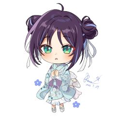  1girl ahoge black_hair blue_kimono blue_streaks blush chibi chibi_only chinese_commentary cho_kaguya-hime! choppy_bangs clenched_hands colored_eyelashes commentary_request dated dot_nose double_bun drawn_flower eyeliner floral_print floral_print_kimono frilled_kimono frills full_body green_eyes hair_bun hair_ribbon hands_up highres japanese_clothes kimono long_sleeves makeup multicolored_hair okobo open_mouth own_hands_together platform_sandals print_kimono red_eyeliner ribbon sakayori_iroha sakayori_iroha_(tsutaya_pop_up) sandals sidelocks signature simple_background solo standing streaked_hair undershirt unmoving_pattern white_background white_ribbon white_sandals wide_sleeves xing_xiu_kara yukata 