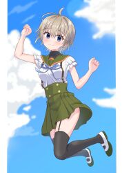  1girl black_thighhighs blue_eyes blue_ribbon frilled_sleeves frills gakkou_gurashi! garter_straps green_sailor_collar green_skirt highres kirara_jump looking_at_viewer megurigaoka_high_school_uniform naoki_miki neck_ribbon ribbon rokkii_(pixiv77873722) sailor_collar school_uniform shirt short_hair short_sleeves skirt smile suspender_skirt suspenders thigh-highs white_hair white_shirt 
