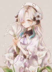  1girl beret blue_hair calla_lily dress expressionless flower grey_eyes haiki_(hakkyoii06) hair_flower hair_ornament hair_over_one_eye hat highres holding holding_flower isekaijoucho kamitsubaki_studio long_hair looking_at_viewer multicolored_hair solo two-tone_hair very_long_hair white_dress white_hair 