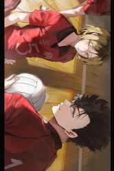 1boy absurdres ball black_border black_hair blonde_hair border closed_mouth commentary_request haikyuu!! hand_on_own_hip highres holding holding_ball korean_commentary kozume_kenma kuroo_tetsurou letterboxed light_smile looking_at_viewer looking_back male_focus multicolored_hair myanya nekoma_volleyball_uniform red_shirt roots_(hair) shirt sideways slit_pupils solo sportswear standing volleyball_(object) volleyball_uniform yellow_eyes 