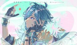  1boy antenna_hair aqua_background arm_up armor black_gloves black_shirt blue_eyes blue_hair bracelet commentary_request dark-skinned_male dark_skin eyelashes eyepatch fingerless_gloves fingernails floating_hair four-pointed_star from_side fur-trimmed_jacket fur_trim genshin_impact gloves hair_between_eyes hand_on_own_face hand_up jacket jewelry kaeya_(genshin_impact) lips long_hair long_sleeves low_ponytail male_focus mono_(sa) open_clothes open_jacket pink_background ponytail shirt shoulder_armor solo sparkle spiked_bracelet spikes star_(symbol) two-tone_background upper_body wavy_hair white_jacket 