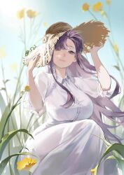  1girl blurry blurry_background breasts brown_hat chinese_commentary closed_mouth commentary_request dress fern_(sousou_no_frieren) flower hand_on_headwear hat highres large_breasts long_hair looking_at_viewer outdoors purple_hair shenqiiiii short_sleeves smile solo sousou_no_frieren squatting straw_hat sun_hat twitter_username violet_eyes white_dress yellow_flower 