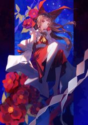  1girl absurdres ascot bow brown_eyes brown_hair camellia chinese_commentary closed_mouth commentary_request detached_sleeves flower frilled_hair_tubes frills full_body hair_bow hair_tubes hakurei_reimu highres holding holding_flower long_hair looking_at_viewer red_bow red_flower red_skirt ringo_no_usagi skirt skirt_set solo touhou yellow_ascot 