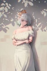  1girl absurdres bare_shoulders braid cecilia_immergreen colored_inner_hair commentary crossed_arms doll doll_joints double-parted_bangs dress english_commentary flat_chest green_eyes green_hair grey_hair hair_between_eyes hair_ornament highres hololive hololive_english joints looking_at_viewer multicolored_hair off-shoulder_dress off_shoulder outdoors ozasdf short_hair short_sleeves side_braid single_braid solo standing virtual_youtuber white_dress winding_key 