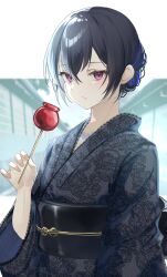  1girl black_hair black_kimono black_sash blue_streaks blurry blurry_background candy_apple commentary crossed_bangs food hair_between_eyes hair_bun highres holding holding_candy_apple holding_food ichinose_uruha japanese_clothes kairi_(miry666) kimono lace-trimmed_kimono lace_trim looking_at_viewer multicolored_hair obi obijime sash single_hair_bun solo streaked_hair violet_eyes virtual_youtuber vspo! wide_sleeves yukata 