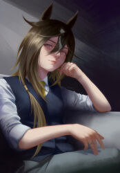  1girl absurdres alternate_costume animal_ears arm_up artist_name black_vest brown_hair cheere closed_mouth collared_shirt commentary dress_shirt elbow_rest grey_hair grey_pants hair_between_eyes highres horse_ears jewelry lips long_hair looking_at_viewer low_side_ponytail multicolored_eyes multicolored_hair multiple_rings necktie pants ring shirt side_ponytail sitting sleeves_rolled_up smile solo stay_gold_(umamusume) two-tone_eyes umamusume very_long_hair vest violet_eyes white_shirt wing_collar yellow_eyes yellow_necktie 