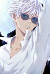  1boy arm_up blue_eyes collarbone collared_shirt commentary_request gojou_satoru highres jujutsu_kaisen looking_at_viewer male_focus may_(illust_man_2020) parted_lips partially_unbuttoned round_eyewear shirt short_hair smile solo sunglasses upper_body white_background white_hair white_shirt 