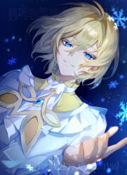  1boy absurdres ahoge artist_name ascot avesaoi blonde_hair blue_background blue_eyes blue_gem blue_pupils capelet commentary diamond-shaped_pupils diamond_(shape) empty_eyes english_commentary fingernails floating_hair frills gem genshin_impact hair_between_eyes hand_up highres ikhor_(genshin_impact) jewelry long_sleeves looking_at_viewer looking_up male_focus pendant puffy_long_sleeves puffy_sleeves shirt short_hair smile snowflake_background snowflakes solo symbol-shaped_pupils teeth upper_body watermark white_ascot white_capelet white_shirt 