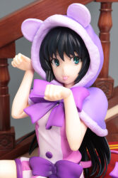  1girl 3d alice's_adventures_in_wonderland animal_ear_hood bare_arms black_hair blue_eyes bow cheshire_cat_(alice_in_wonderland) cheshire_cat_(alice_in_wonderland)_(cosplay) commentary cosplay english_commentary figure_(medium) grey_background hands_up highres hood hood_up keyshot_(medium) kizaki_aoi long_hair looking_at_viewer on_stairs paw_pose photo_(medium) pink_tail purple_bow saten_ruiko sitting solo tail tail_ornament toaru_kagaku_no_railgun toaru_majutsu_no_index tongue tongue_out zbrush_(medium) 
